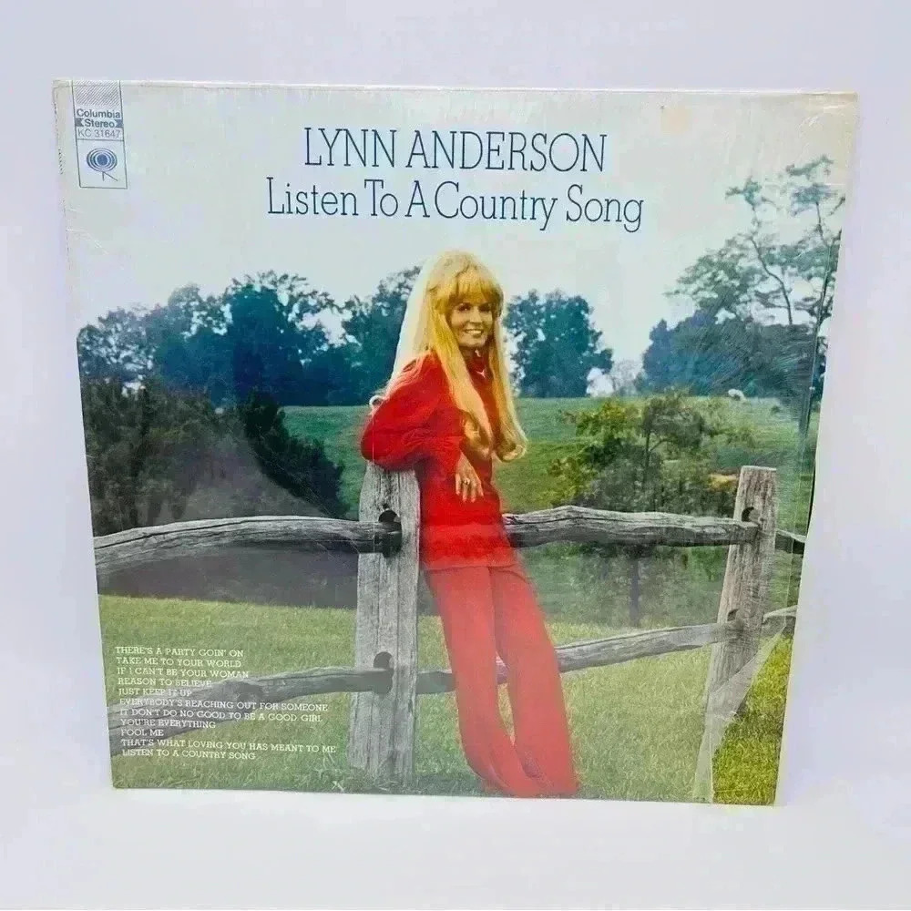 Vintage Vinyl Lynn Anderson "Listen to a County Song" Album, LP